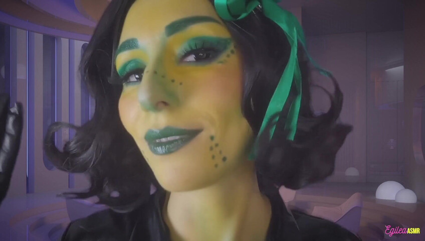 Egilea ASMR - Alien wife kisses you