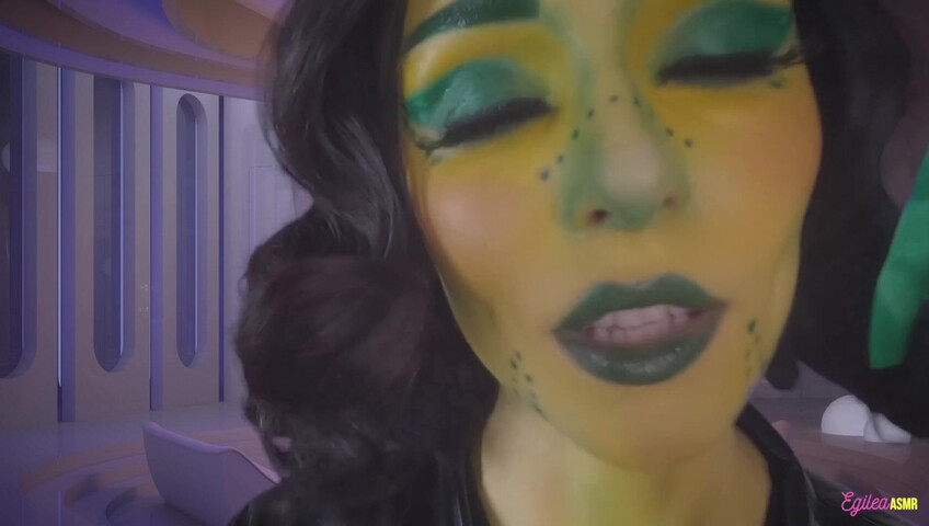 Egilea ASMR - Alien wife kisses you