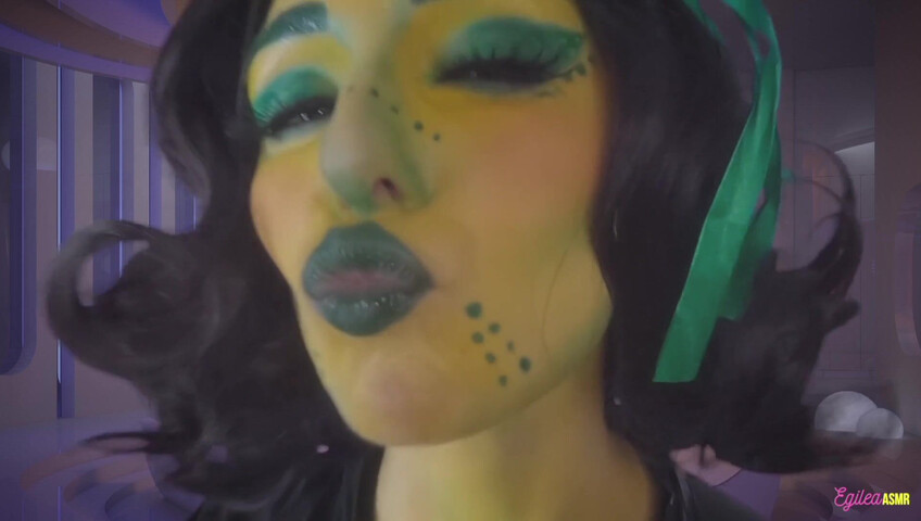 Egilea ASMR - Alien wife kisses you