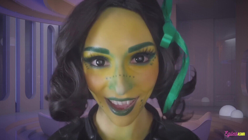 Egilea ASMR - Alien wife kisses you