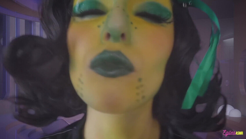 Egilea ASMR - Alien wife kisses you