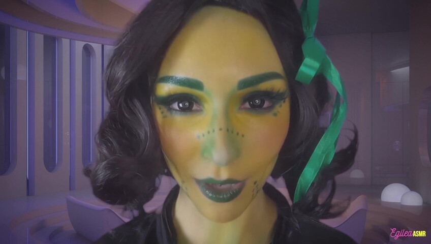 Egilea ASMR - Alien wife kisses you