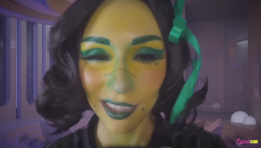 Egilea ASMR - Alien wife kisses you