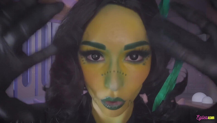 Egilea ASMR - Alien wife kisses you