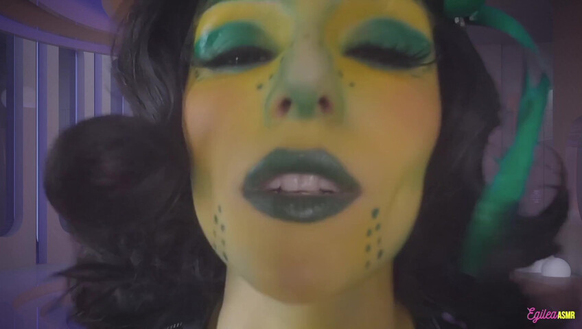 Egilea ASMR - Alien wife kisses you