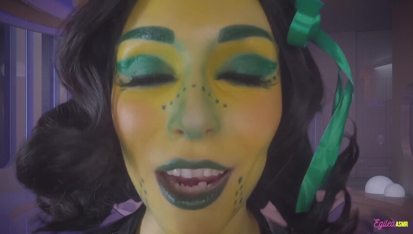 Egilea ASMR - Alien wife kisses you