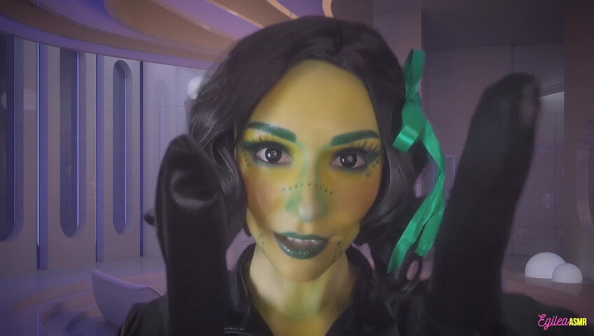 Egilea ASMR - Alien wife kisses you