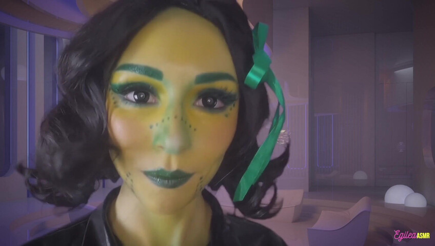 Egilea ASMR - Alien wife kisses you