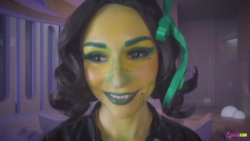 Egilea ASMR - Alien wife kisses you