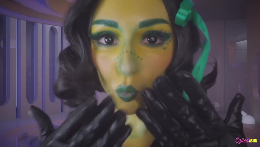 Egilea ASMR - Alien wife kisses you