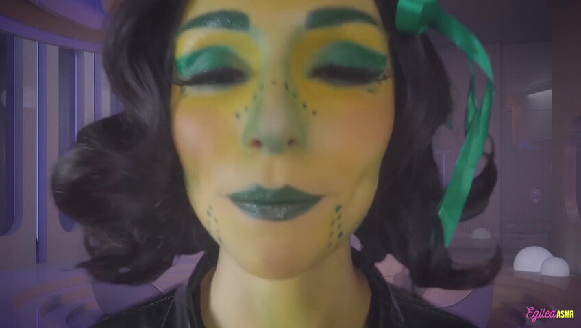 Egilea ASMR - Alien wife kisses you