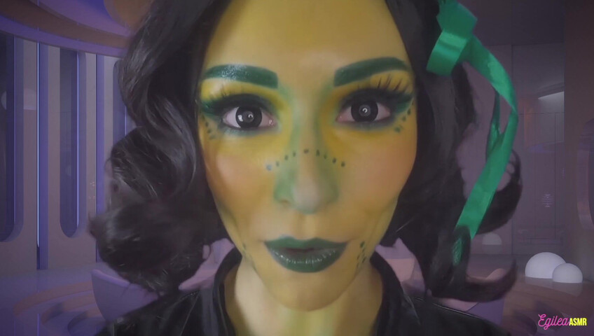 Egilea ASMR - Alien wife kisses you