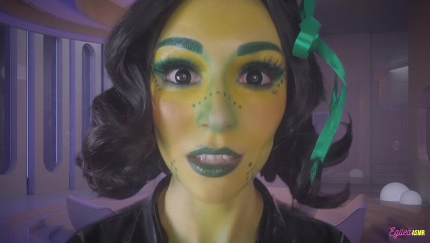Egilea ASMR - Alien wife kisses you