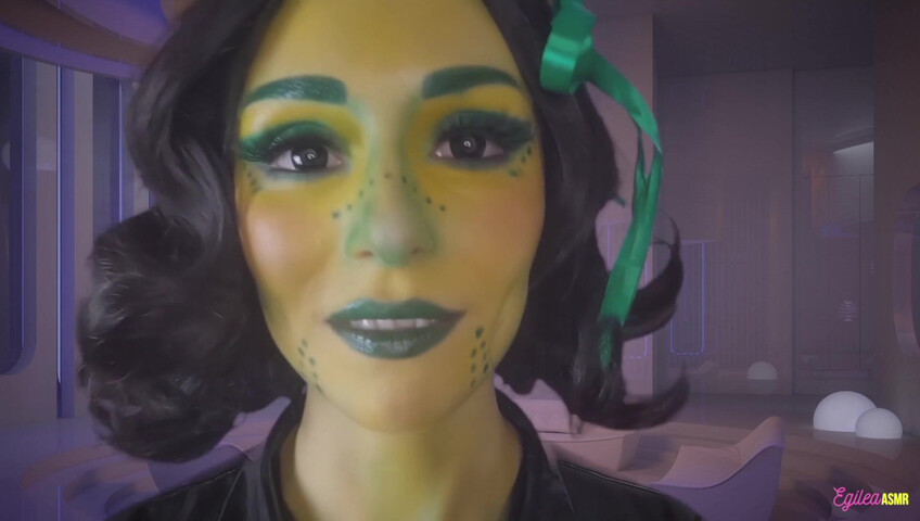 Egilea ASMR - Alien wife kisses you