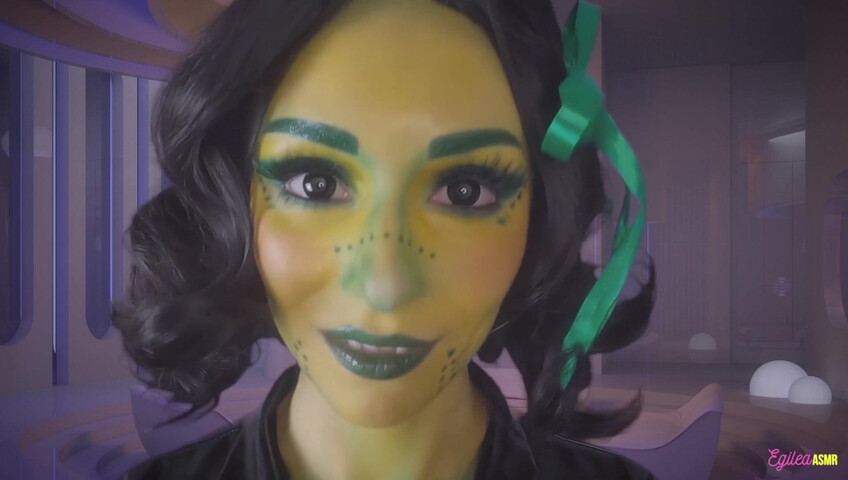 Egilea ASMR - Alien wife kisses you