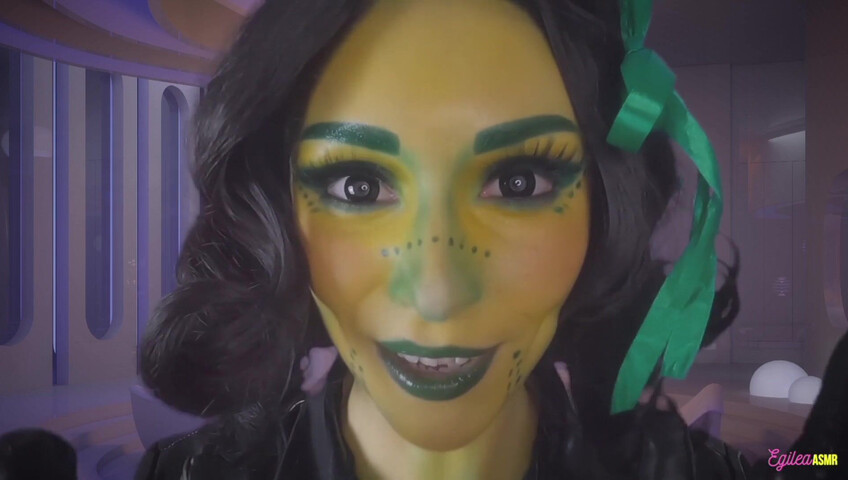 Egilea ASMR - Alien wife kisses you
