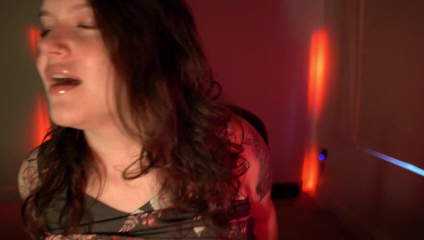 Little Clover Whispers - Kissing booth