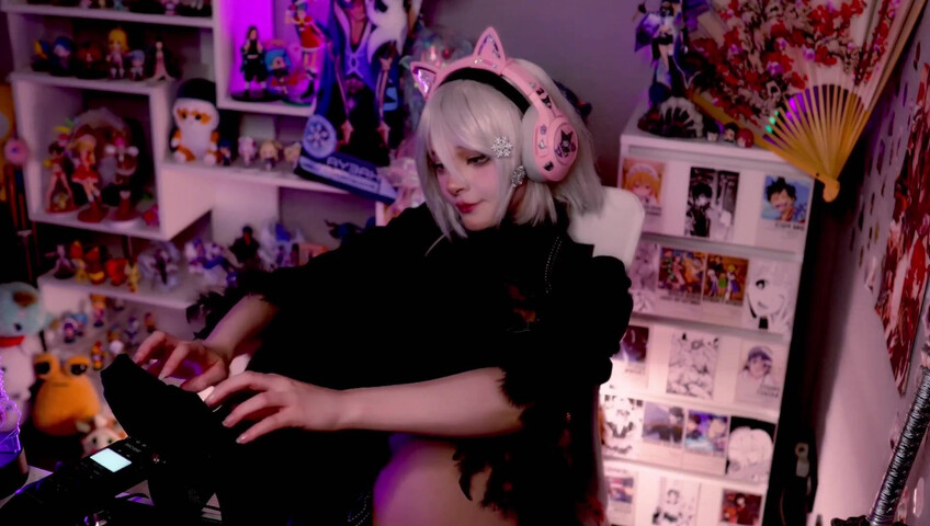 LinaNeyeon - 22 Jun 2025 - Soft ASMR on Taskam – Mouth Sounds & Clothing Scratches