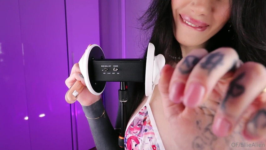 Ellie Alien ASMR - 5 Sep 2025 - SEXY BIKINI | SENSUAL STICKY KISS & SPIT PAINTING