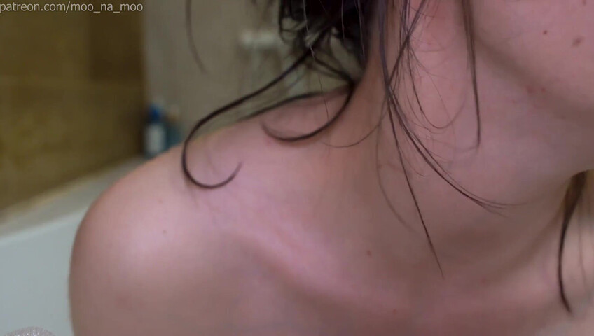 Moona ASMR - Playing with You in The Bathtub