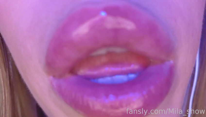 Mia Show - Zoe ASMR - 4K Wet Mouth & Lens Licking ASMR