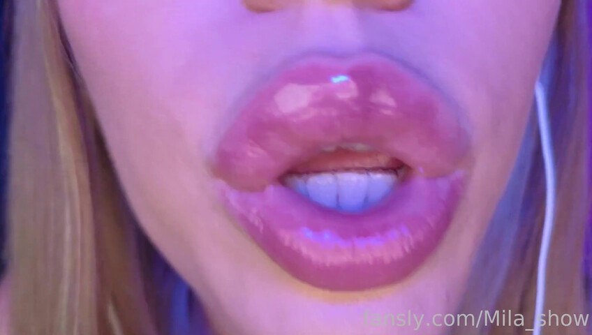 Mia Show - Zoe ASMR - 4K Wet Mouth & Lens Licking ASMR