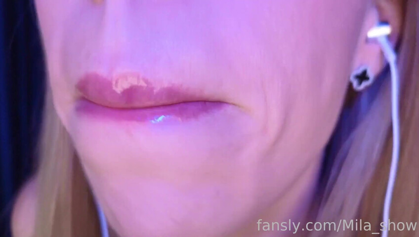 Mia Show - Zoe ASMR - 4K Wet Mouth & Lens Licking ASMR