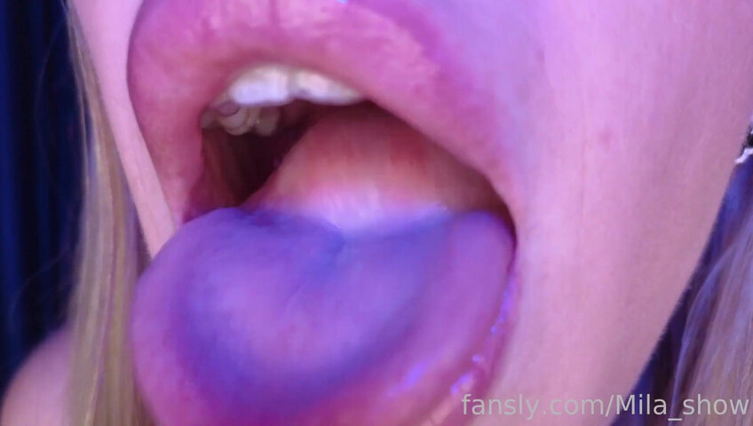 Mia Show - Zoe ASMR - 4K Wet Mouth & Lens Licking ASMR