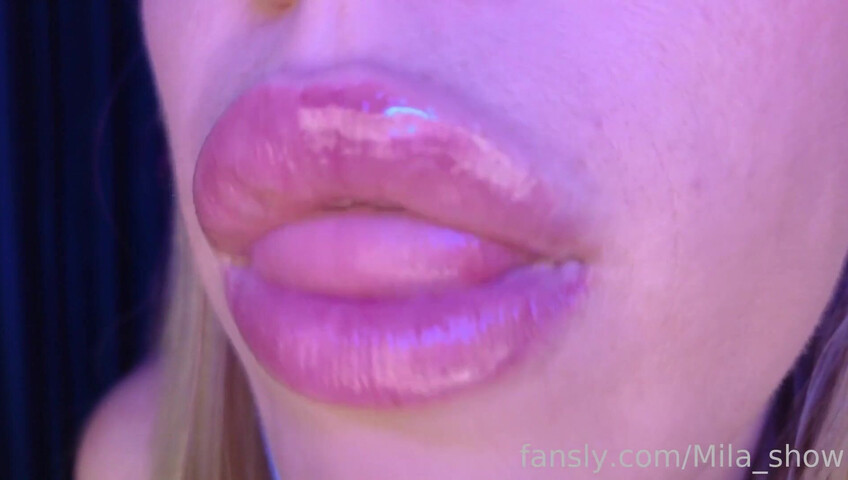 Mia Show - Zoe ASMR - 4K Wet Mouth & Lens Licking ASMR