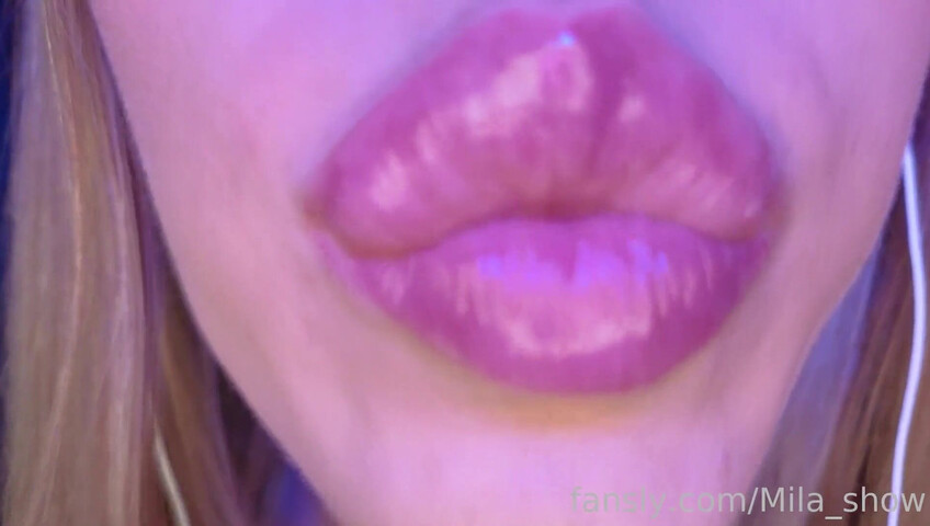 Mia Show - Zoe ASMR - 4K Wet Mouth & Lens Licking ASMR