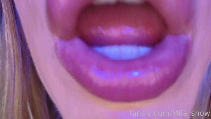 Mia Show - Zoe ASMR - 4K Wet Mouth & Lens Licking ASMR