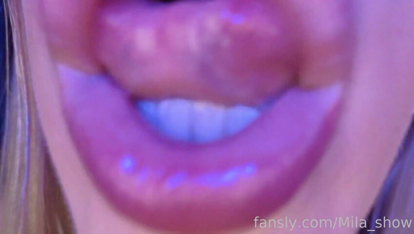 Mia Show - Zoe ASMR - 4K Wet Mouth & Lens Licking ASMR