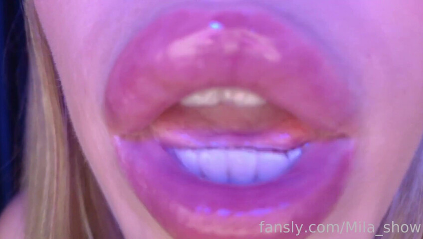 Mia Show - Zoe ASMR - 4K Wet Mouth & Lens Licking ASMR