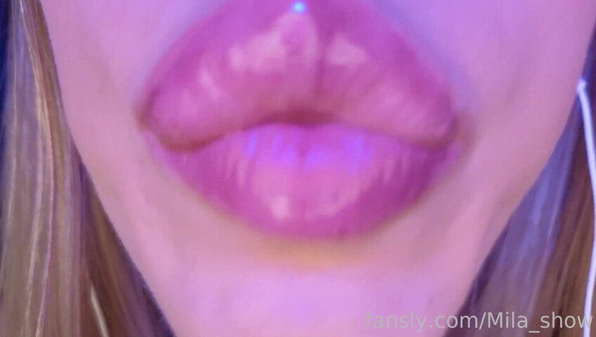 Mia Show - Zoe ASMR - 4K Wet Mouth & Lens Licking ASMR