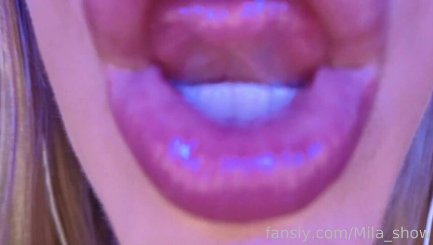 Mia Show - Zoe ASMR - 4K Wet Mouth & Lens Licking ASMR