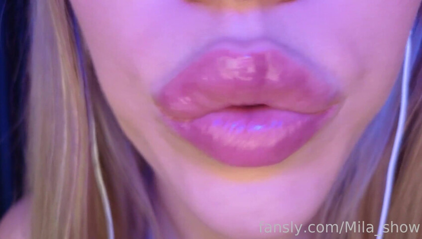 Mia Show - Zoe ASMR - 4K Wet Mouth & Lens Licking ASMR