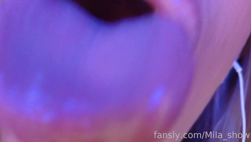 Mia Show - Zoe ASMR - 4K Wet Mouth & Lens Licking ASMR