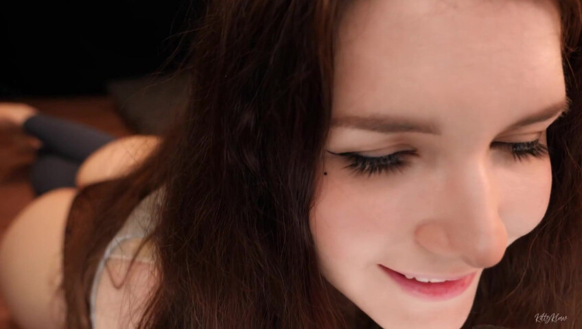 KittyKlaw ASMR - Wet Mouth Sounds & Toned Legs in Yoga Pants