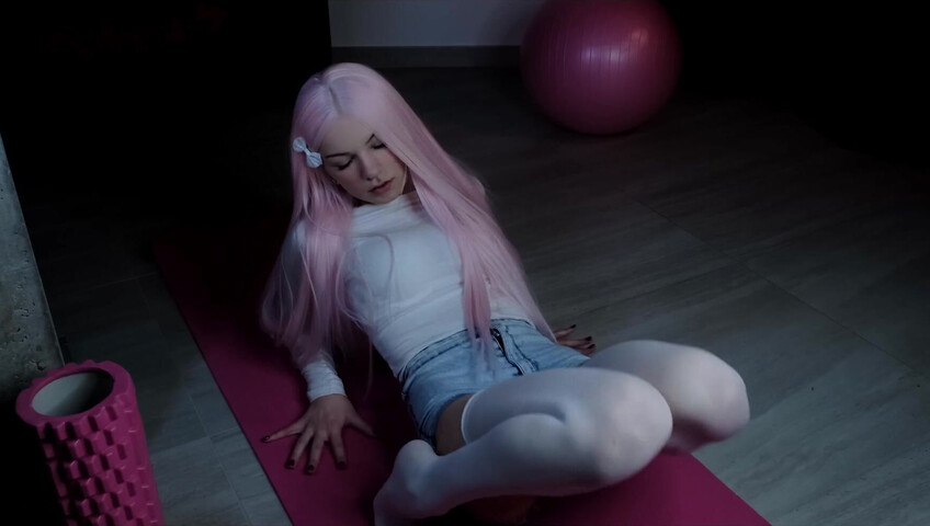 Soly ASMR – Sexy Yoga Time