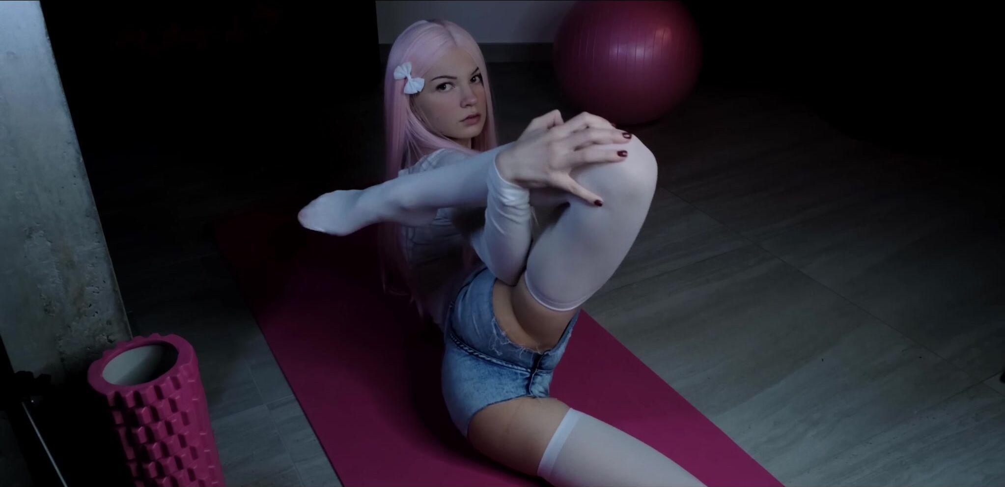 Soly ASMR – Sexy Yoga Time