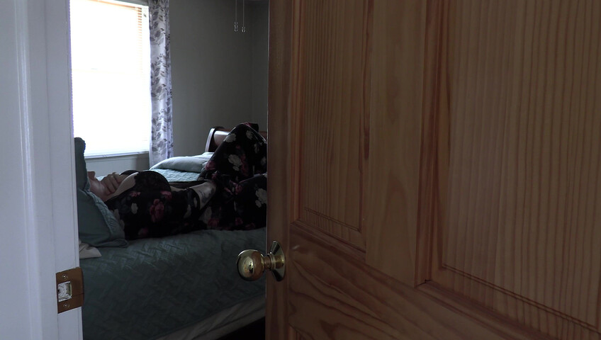 Bettie Bondage - Auntie Needs Attention