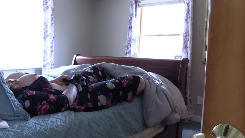 Bettie Bondage - Auntie Needs Attention