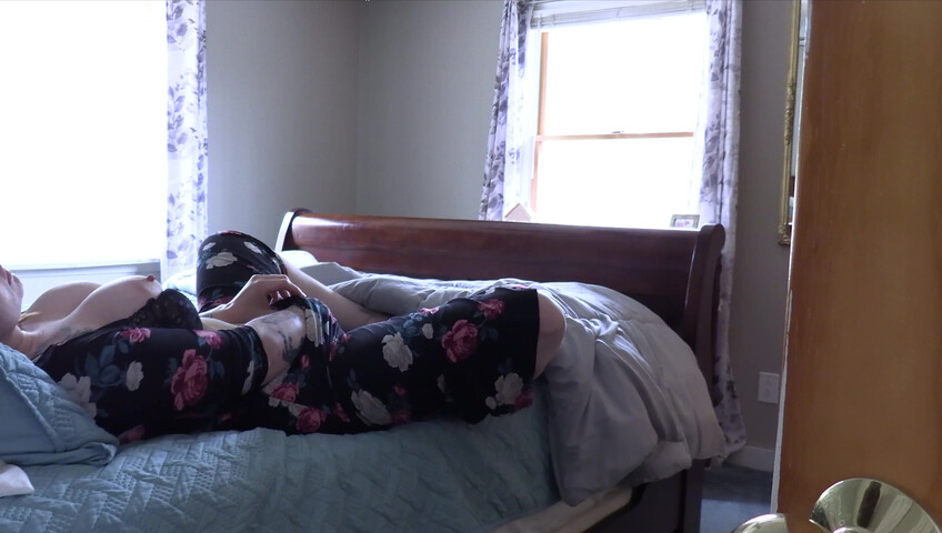 Bettie Bondage - Auntie Needs Attention