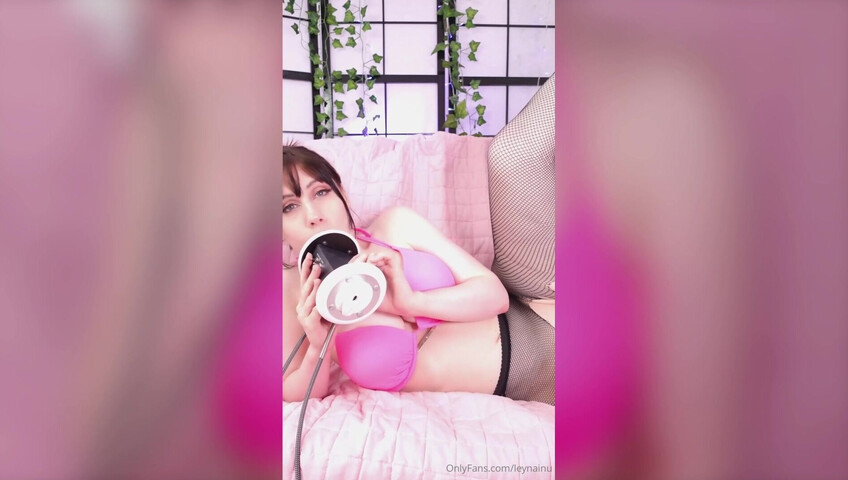 LeynaInu - Ear Licking & Getting Fucked by Fuck Machine