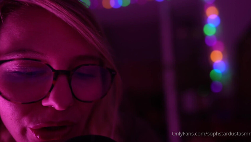 Soph Stardust ASMR - 23 November 2025 - lewd German ASMR with mouth Sounds & Kissing & Top Bra Scratching