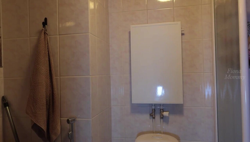 FionaMommy - Heatwave Hacks With stepMommy