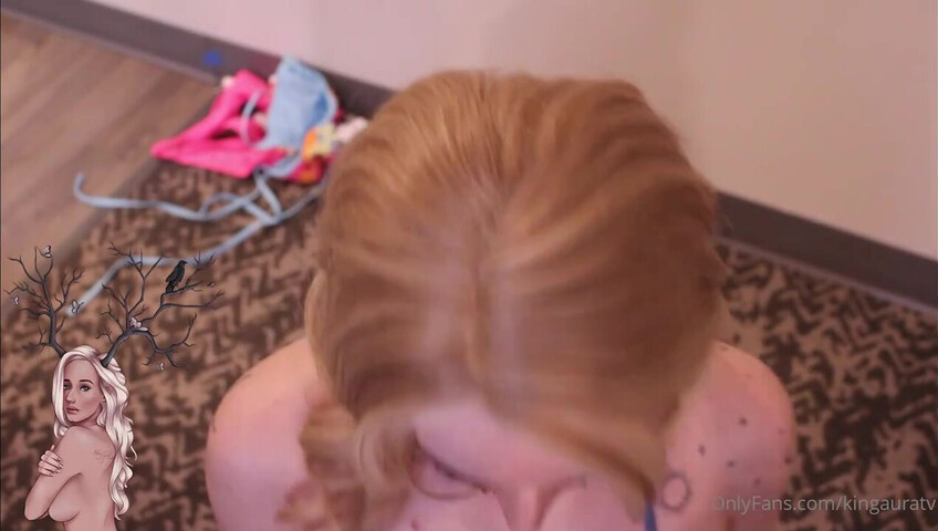 AuroraXoxo – What’s In My Suitcase