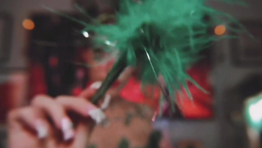 Elle Marz | Poison Ivy wants a kiss