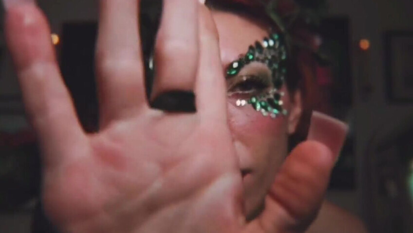 Elle Marz | Poison Ivy wants a kiss