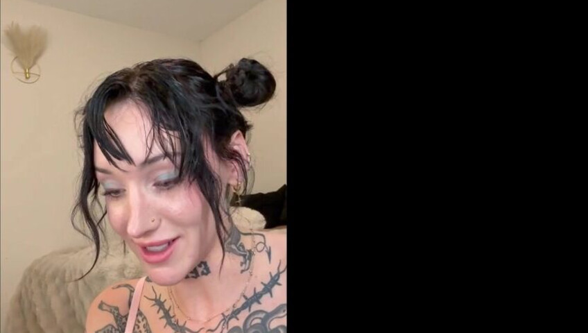 MissKittyQuinn - Step-Bro Helps Sis with Her Content Photoshoot